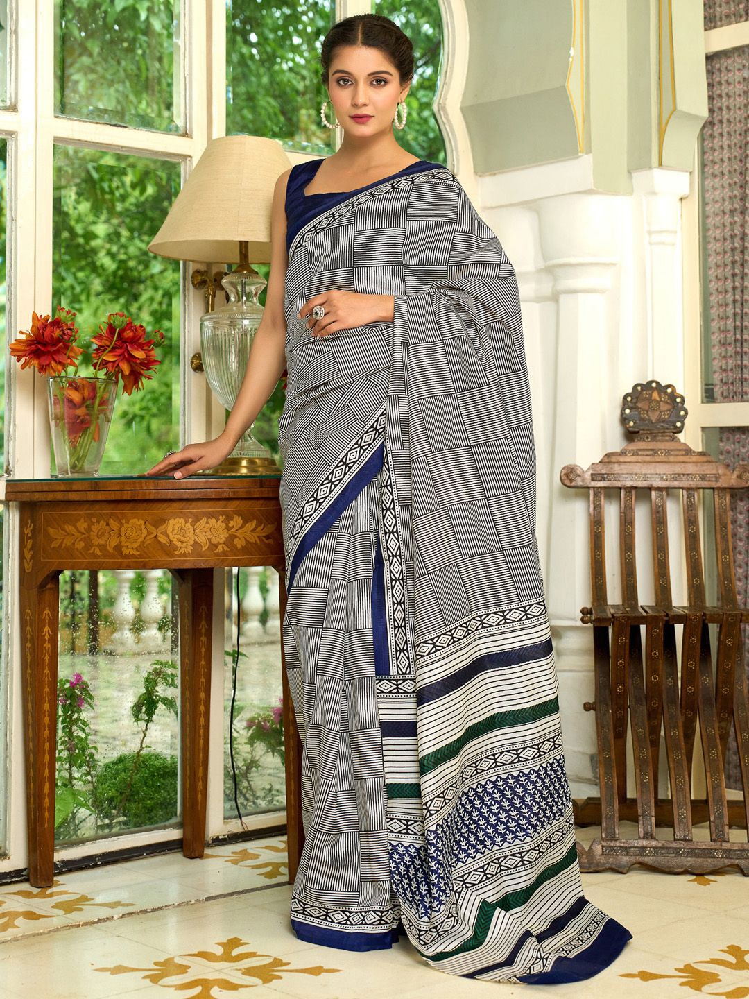 

KALINI Silk Blend Bhagalpuri Saree, Off white