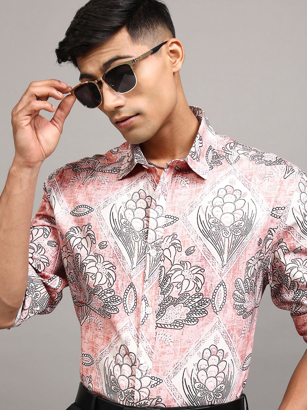 

LOCOMOTIVE Premium Men Printed Slim Fit Shirt, Pink