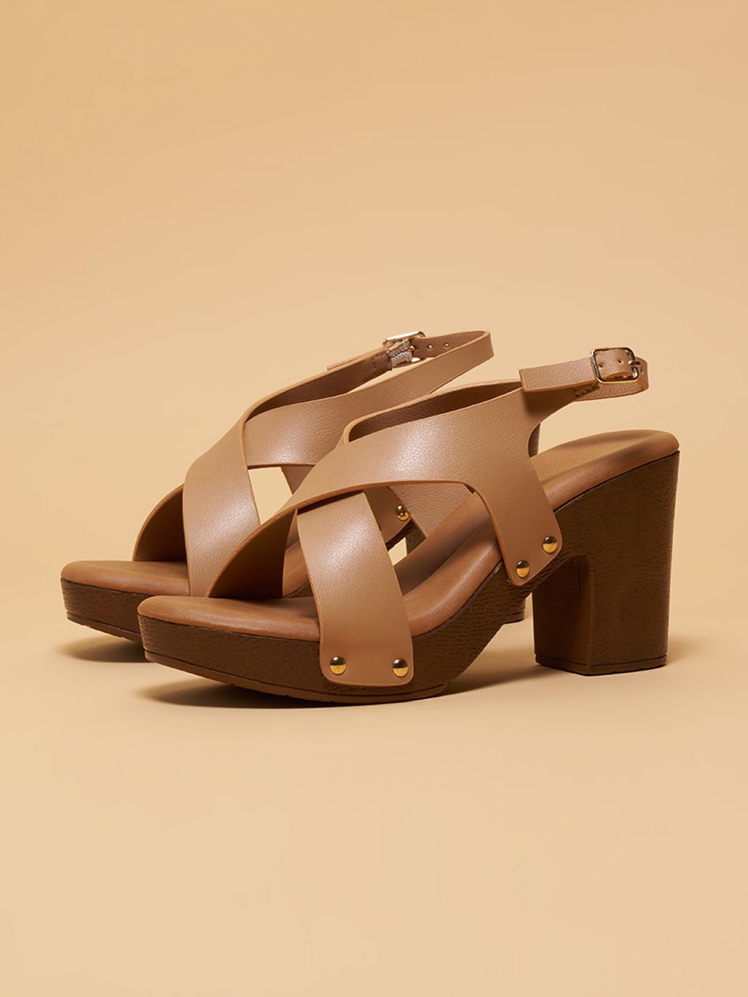

ERIDANI Ebha Cross Straps Sandals, Beige