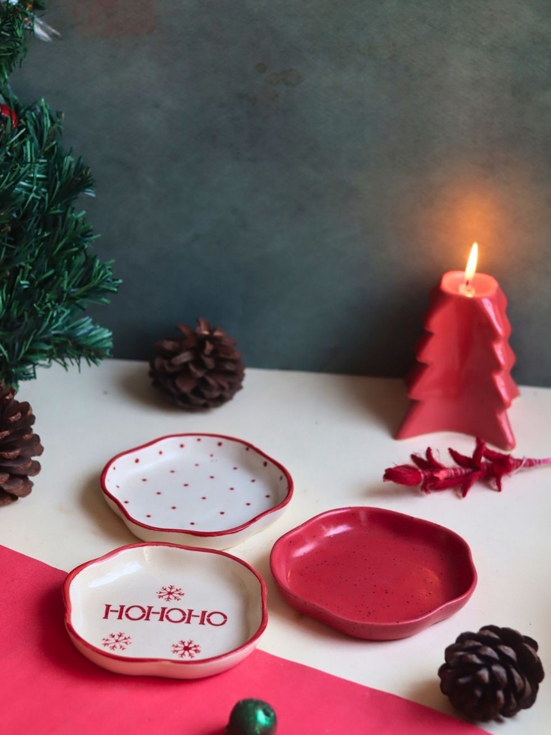 

WEAVING HOMES Red & White 3 Pieces Printed Ceramic Plates