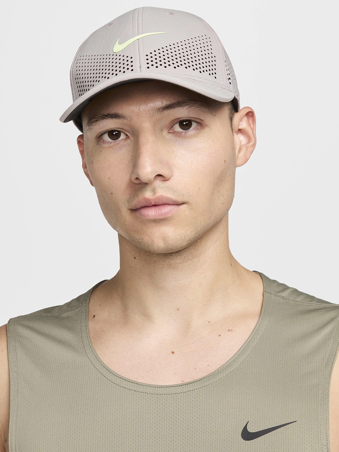 

Nike Unisex Dri-FIT ADV Club Structured Swoosh Cap, Grey