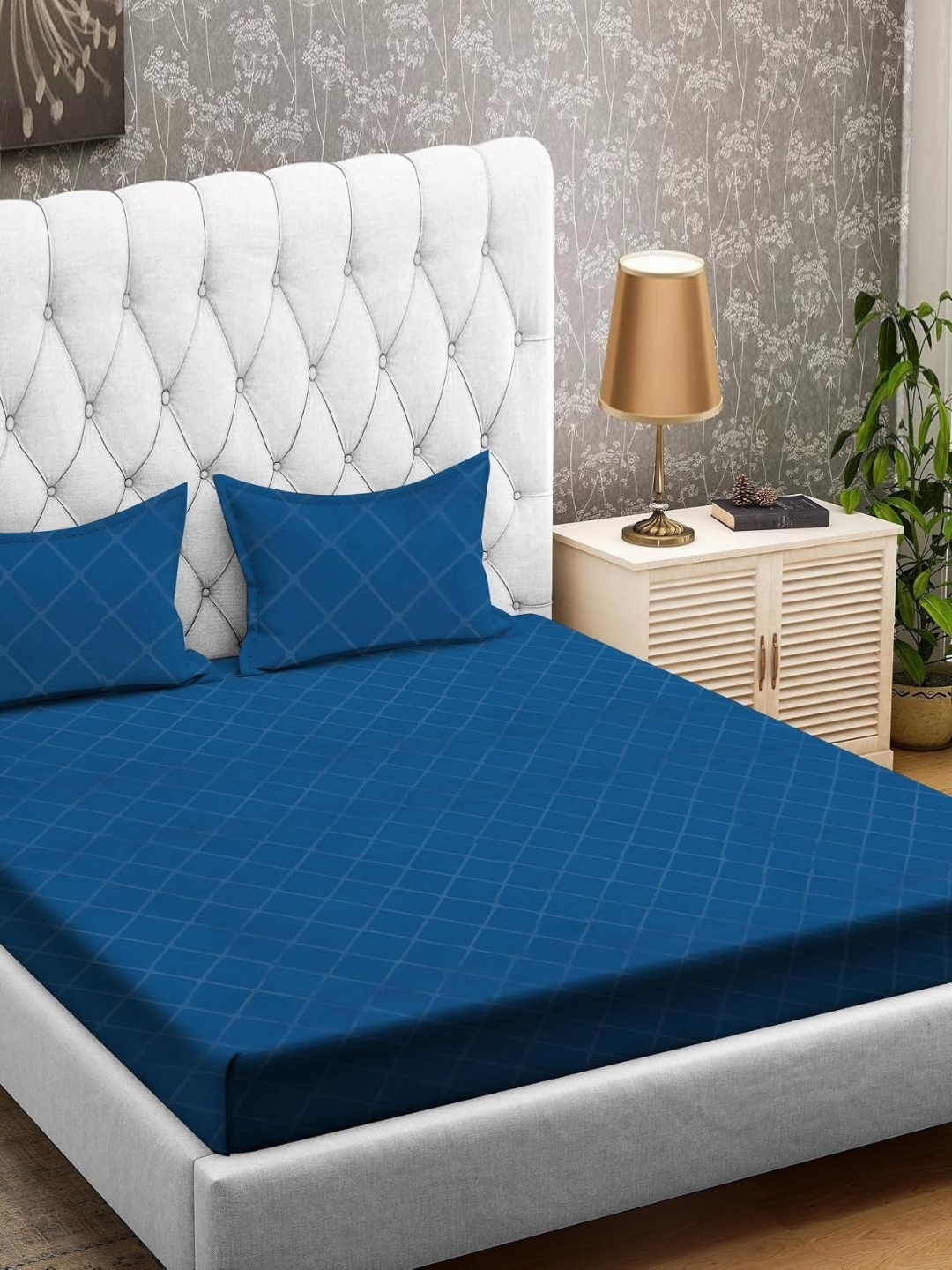 

Aura Blue Geometric 144 TC Queen Bedsheet with 2 Pillow Covers