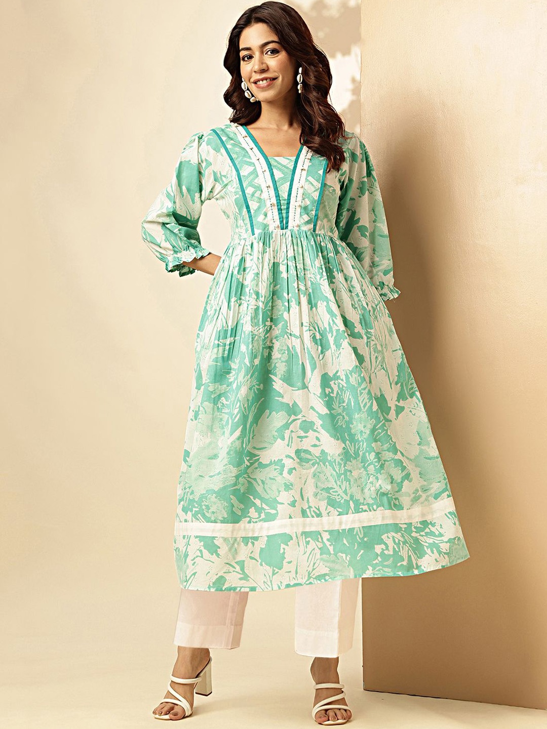 

Vbuyz Women Dyed Flared Sleeves Kurta, Blue