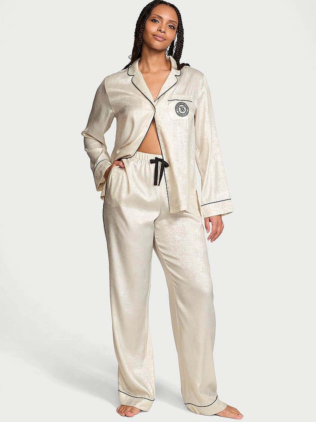 

Victoria's Secret Women Lapel Collar Long Sleeves Night suit, White