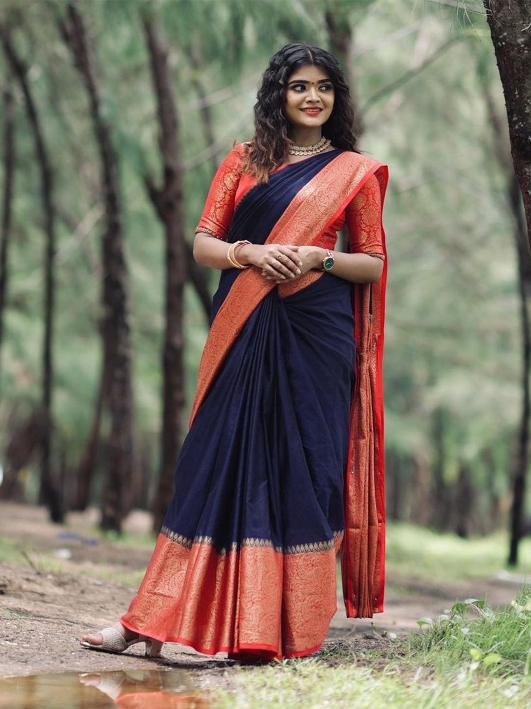 

Visit Wear Zari Pure Silk Banarasi Saree, Navy blue