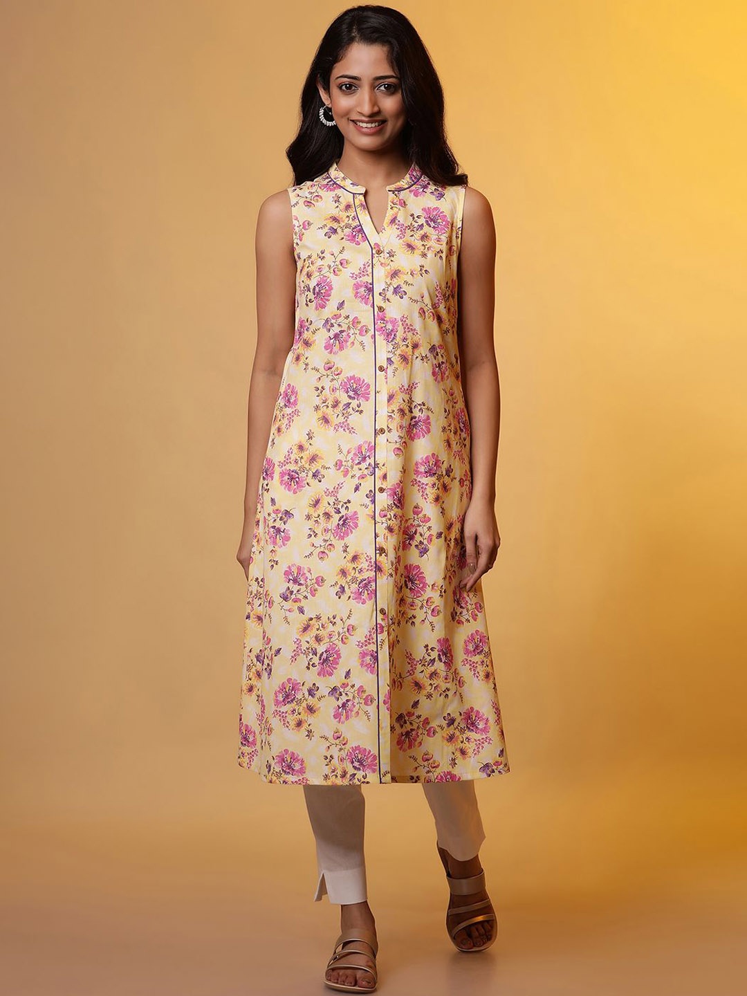 

AURELIA Women Floral Printed Sequinned Kurta, Yellow