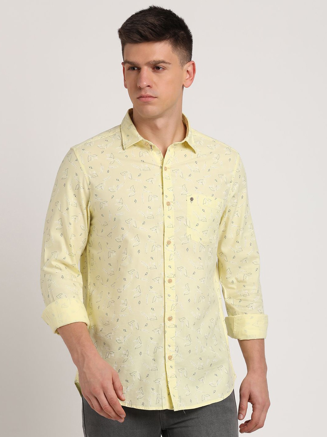 

Turtle Men Relaxed Slim Fit Opaque Printed Casual Shirt, Yellow