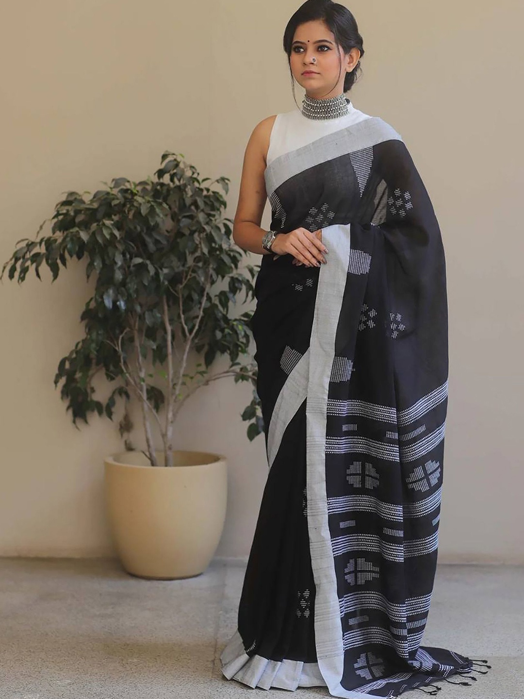 

KALINI Woven Design Banarasi Saree, Black