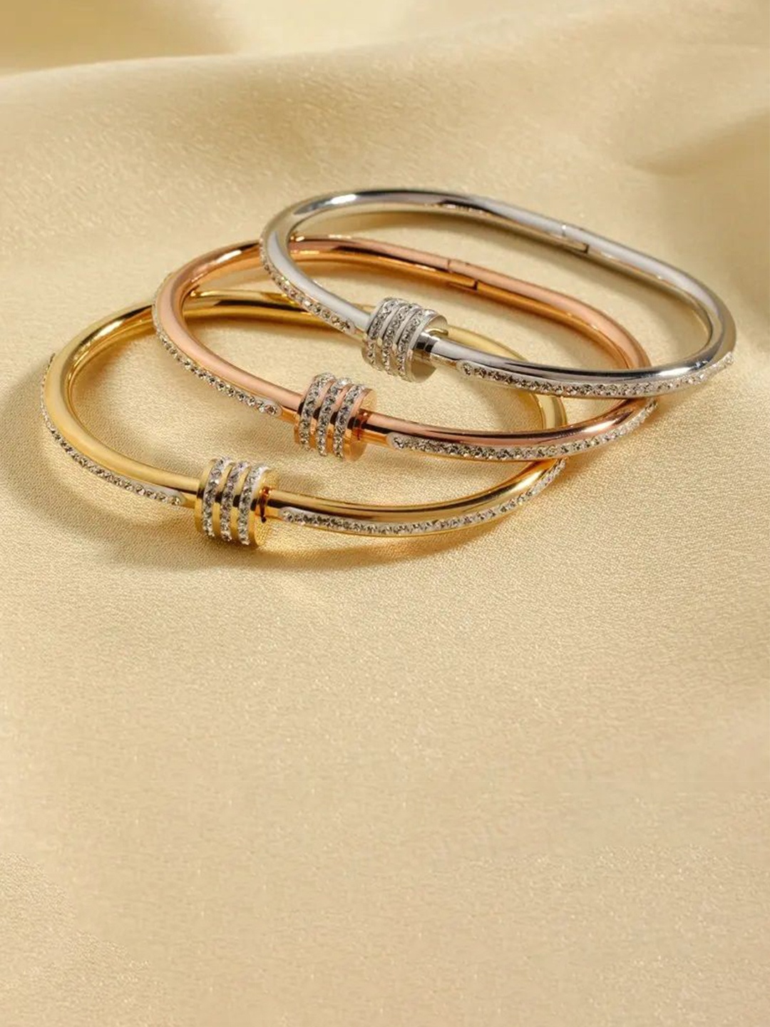 

DIVASTRI Set Of 3 Gold-Plated American Diamond Antique Bangle-Style Bracelet