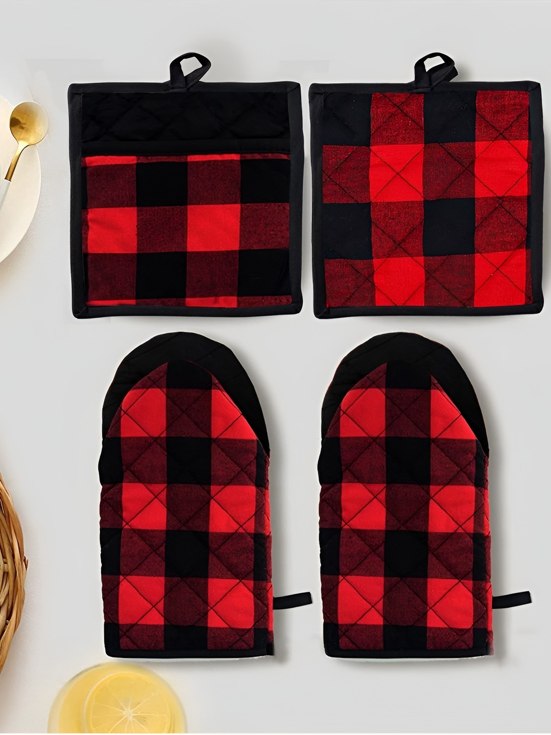 

Lushomes Set Of 4 Red & Black Checked Cotton Oven Gloves & Pot Holder