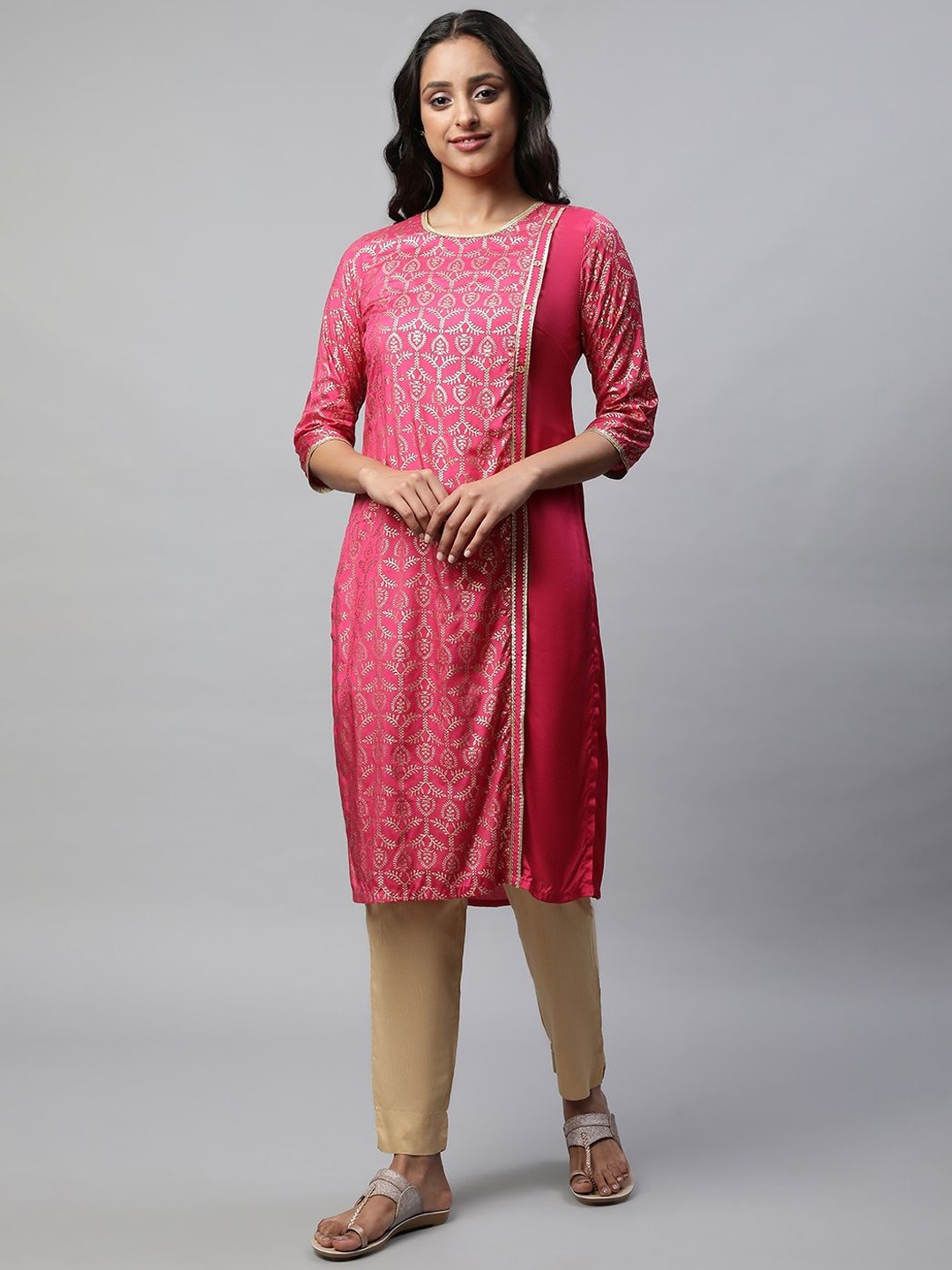 

AURELIA Women Geometric Printed Sequinned Kurta, Pink