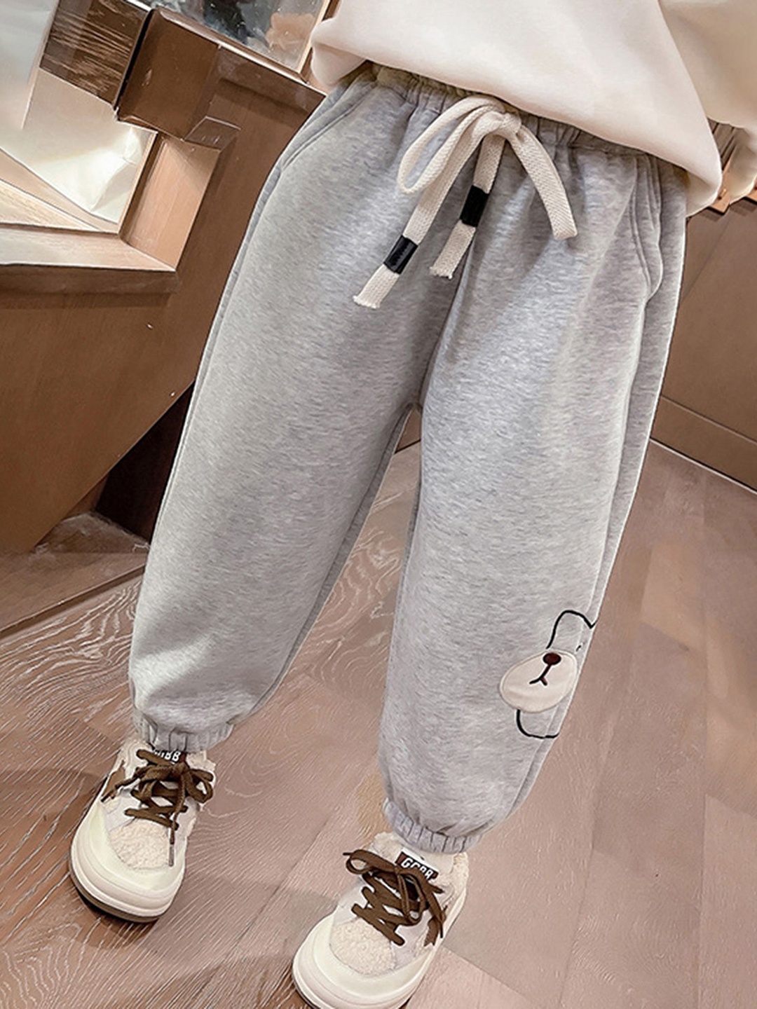 

LULU & SKY Girls Tapered Fit High-Rise Joggers Trousers, Grey