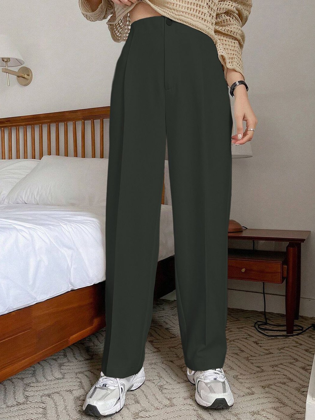 

Kotty Women Relaxed Straight Leg High-Rise Cotton Trousers, Green