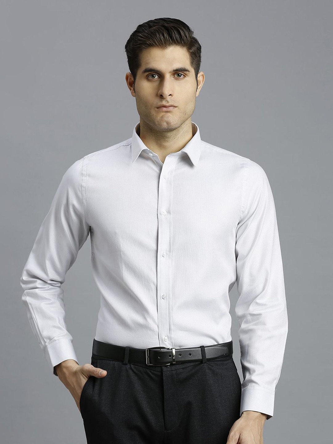 

Reid & Taylor Men Slim Fit Opaque Formal Shirt, Grey