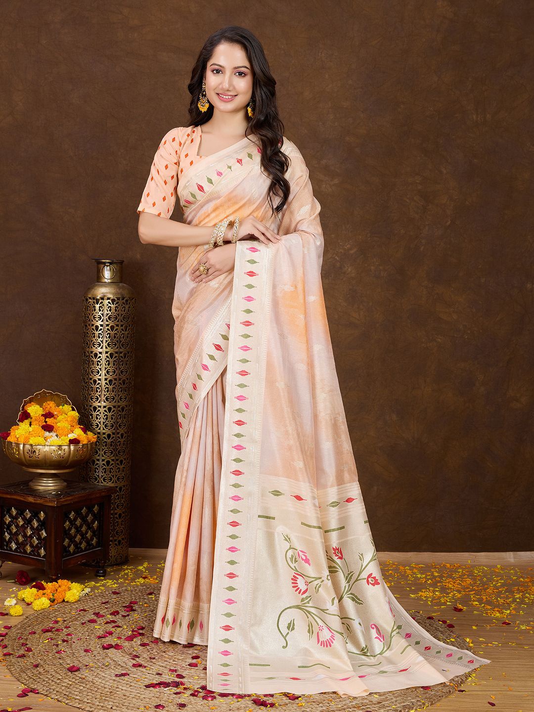 

Rekha Maniyar Ethnic Motifs Khandua Silk Banarasi Saree, Peach