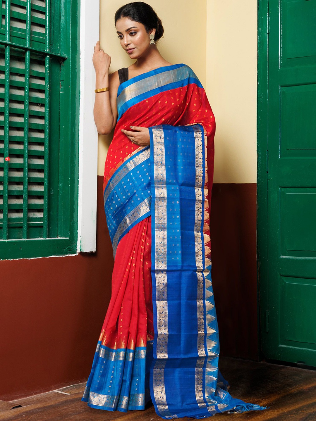

Unnati Silks Woven Design Zari Silk Cotton Handloom Kanjeevaram Saree, Red