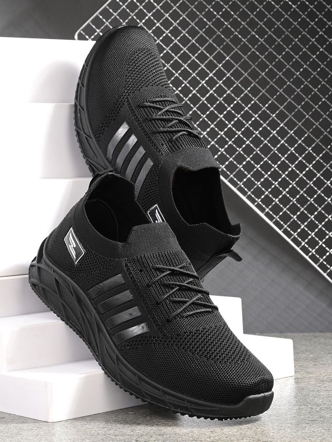 

BIRDE ZenG Men Textured Round Toe Sneakers, Black
