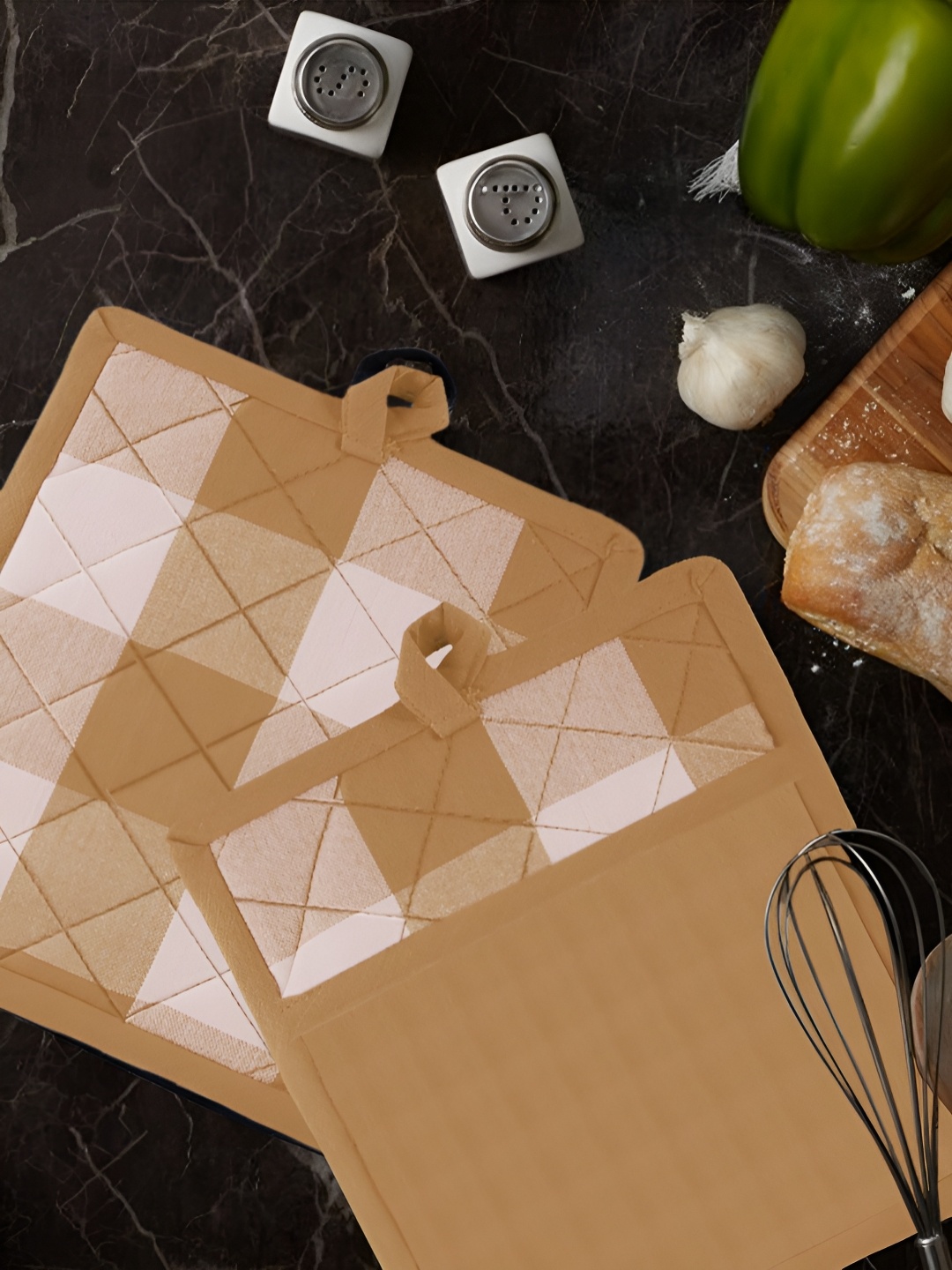

Lushomes Set Of 2 Beige Checked Cotton Oven Gloves