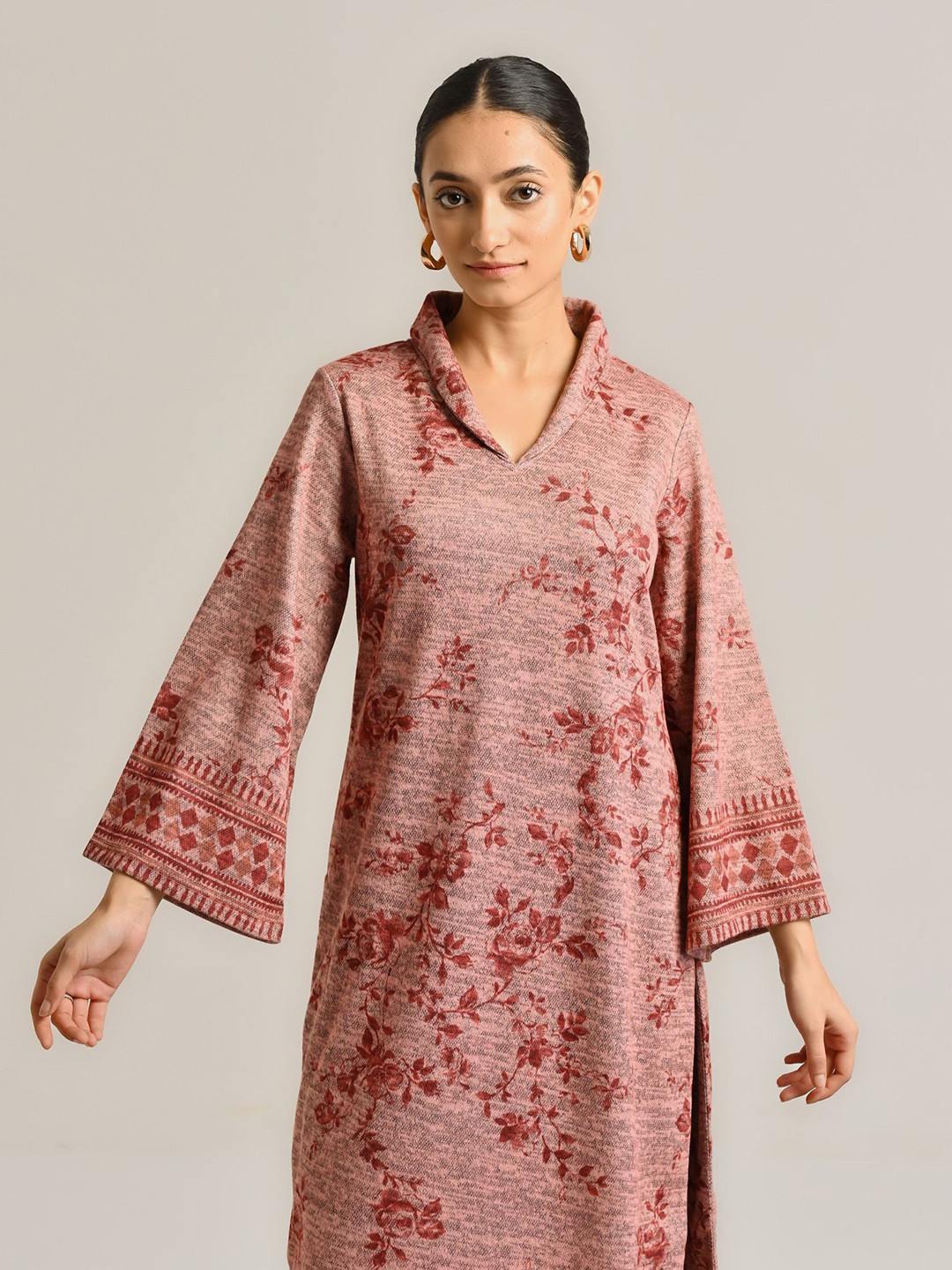 

Rustorange Floral Printed Shawl Neck Long Sleeves Regular Wool Straight Kurta, Peach