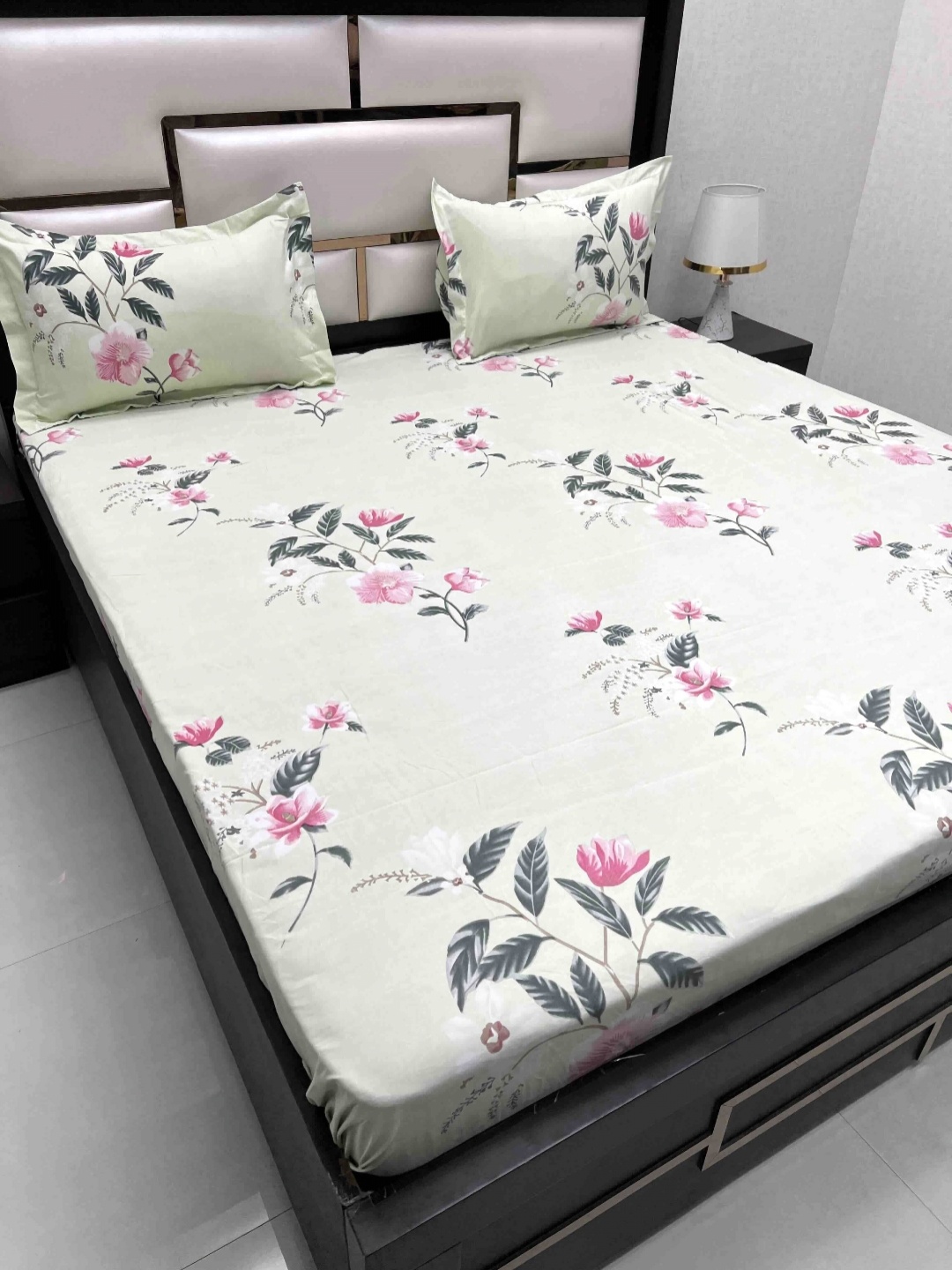 

Pure Decor Queen Size Double Bedsheet With 2 Pillow Covers 2.28m X 2.54m, Green