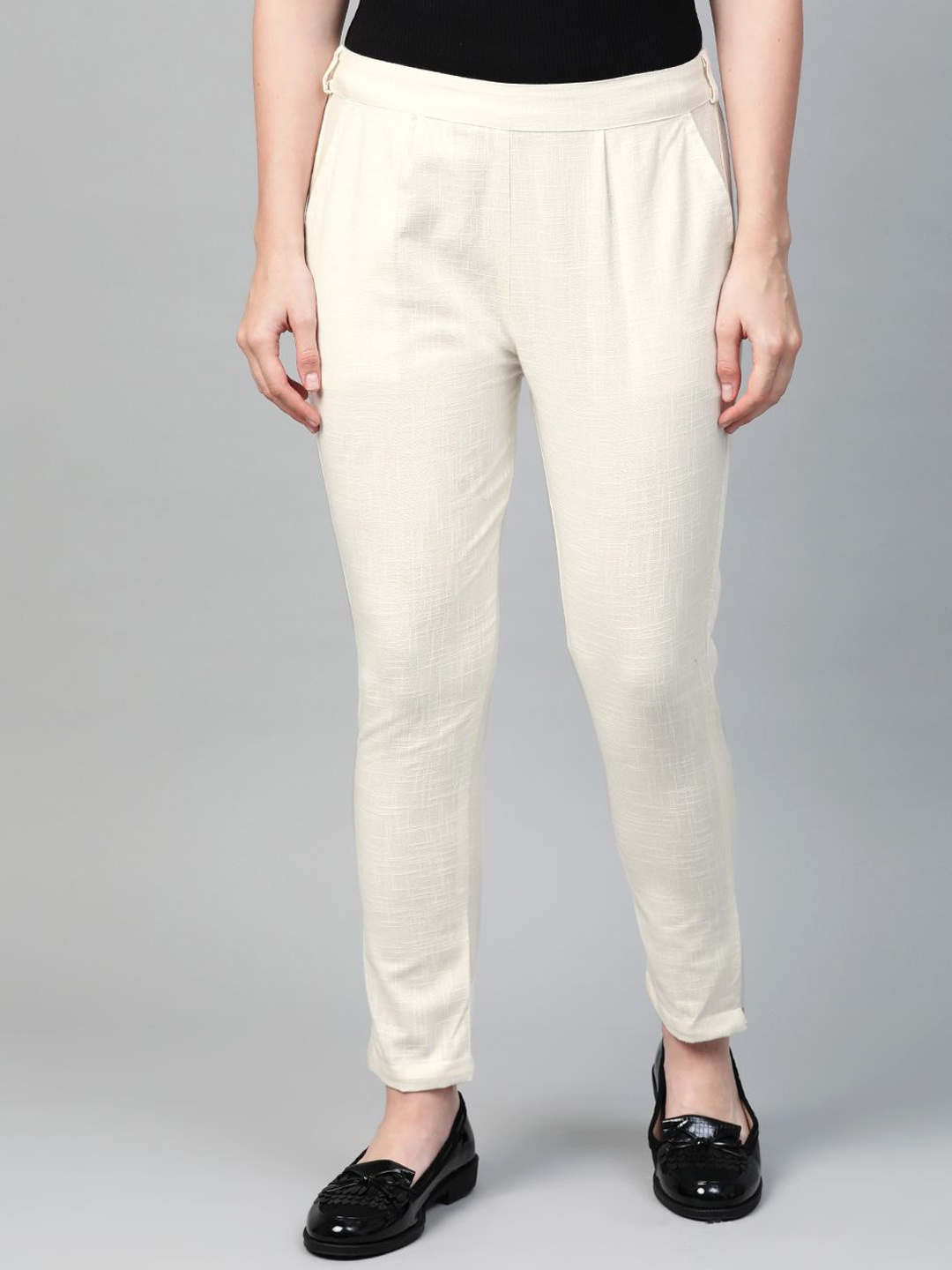 

KALINI Women Pleated Trousers, Off white