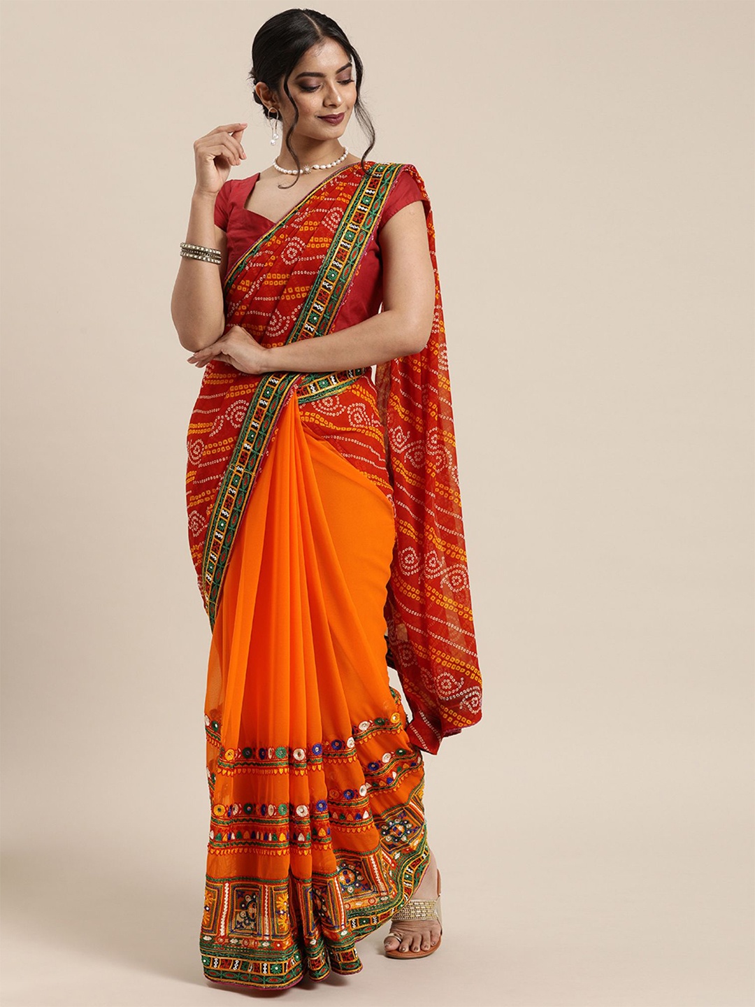 

DIVASTRI Ethnic Motifs Embroidered Mirror Work Pure Georgette Bandhani Saree, Red