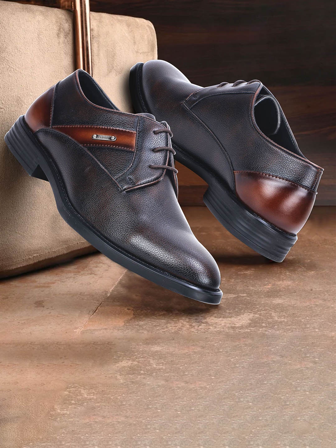 

OCIO Men Textured Round Toe Lightweight Lace-Up Oxfords, Brown