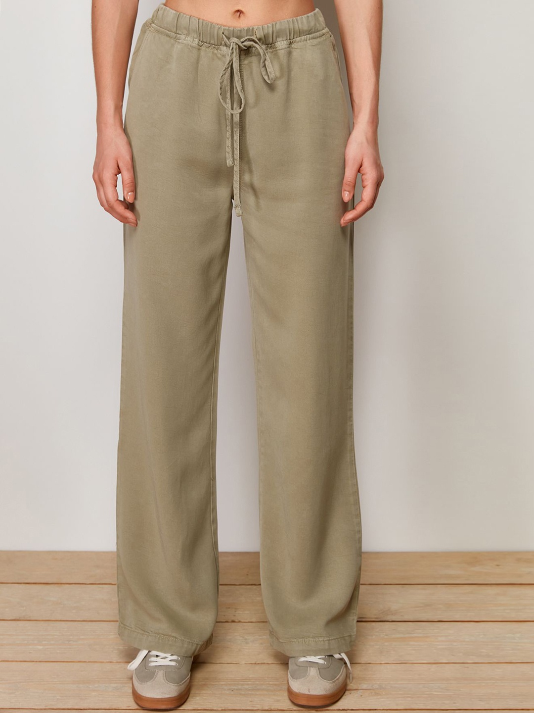 

Trendyol Women Trousers, Na