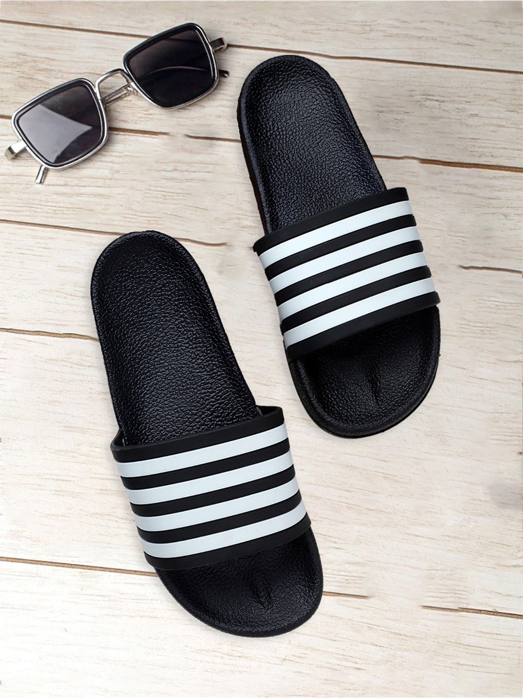 

KAPYANSH Men Printed Rubber Sliders, Black
