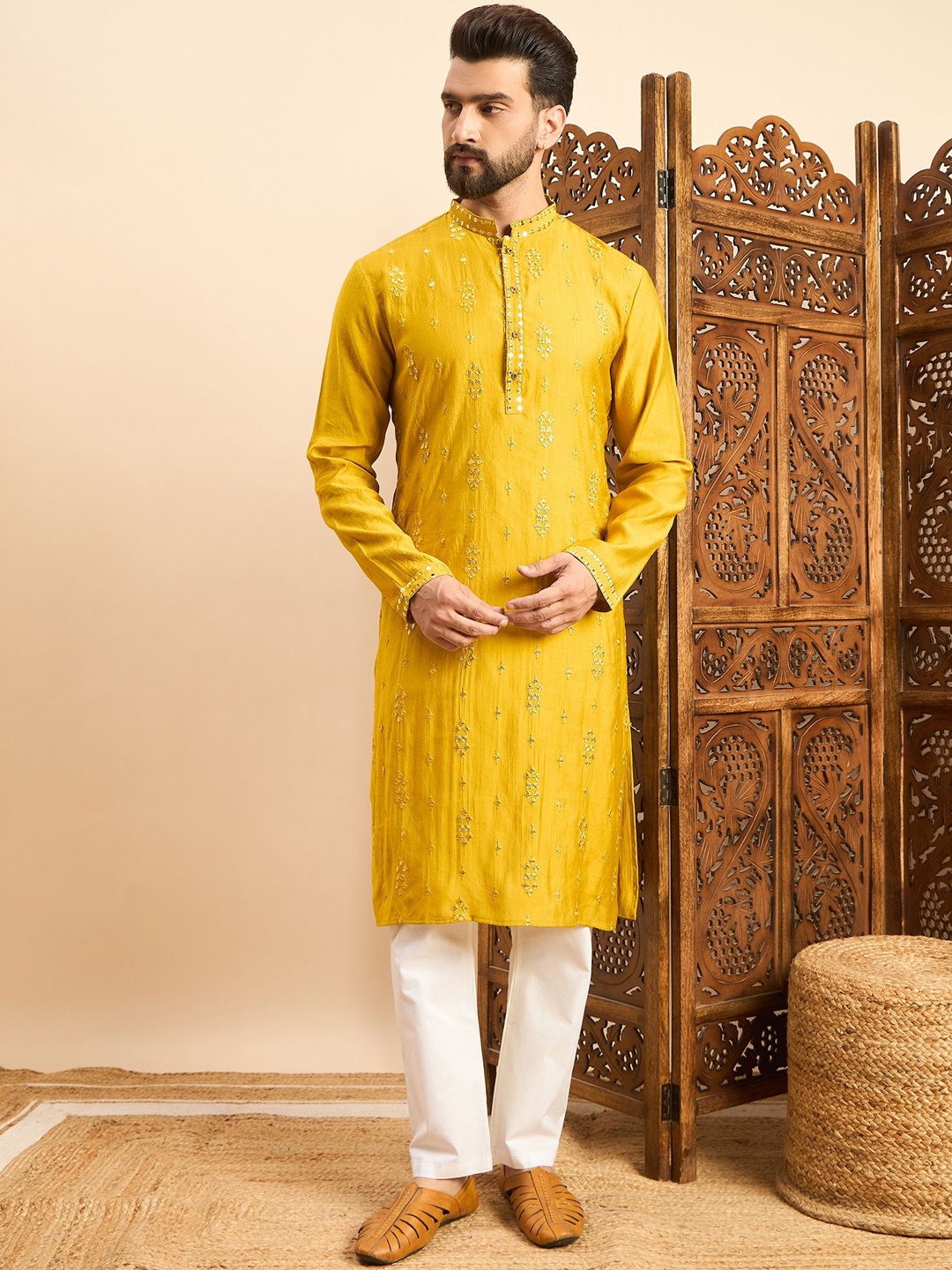 

House of Pataudi Embroidered Mandarin Collar Ethnic Wear Kurta, Yellow