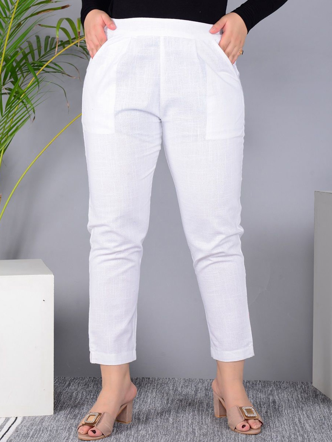 

MURLI KURTI Women Relaxed Straight Leg Pleated Trousers, White