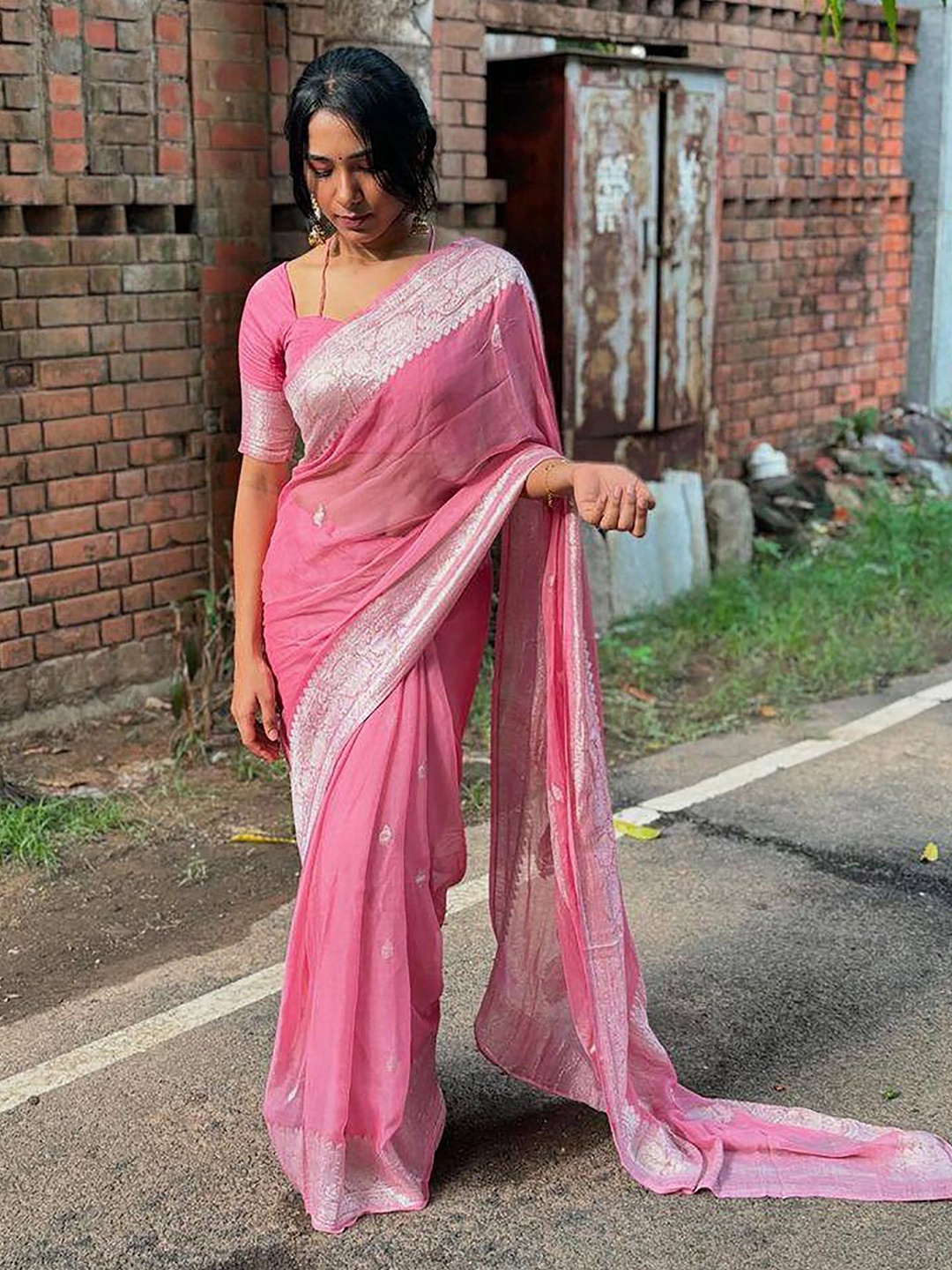 

KALINI Woven Design Zari Banarasi Saree, Pink