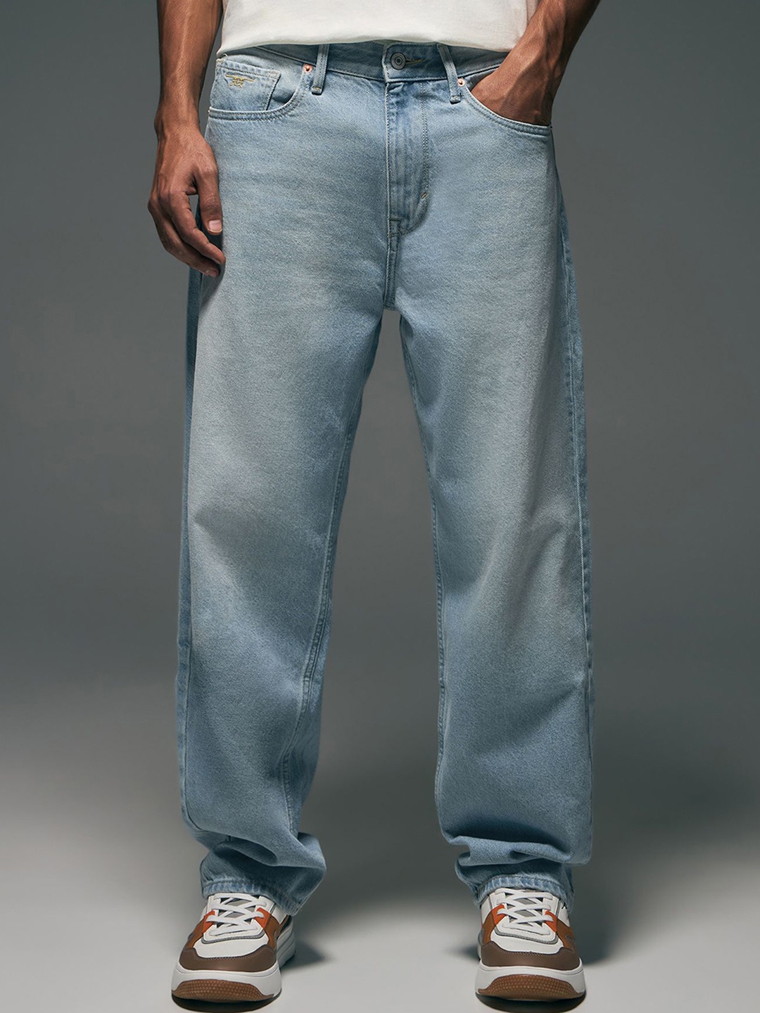 

Flying Machine Men Cobain 90's Loose Fit Light Fade Jeans, Blue