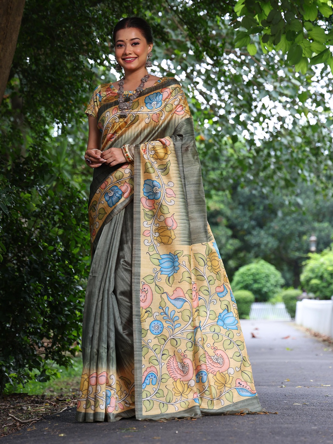 

Jinal & Jinal Floral Silk Blend Ikat Saree, Grey