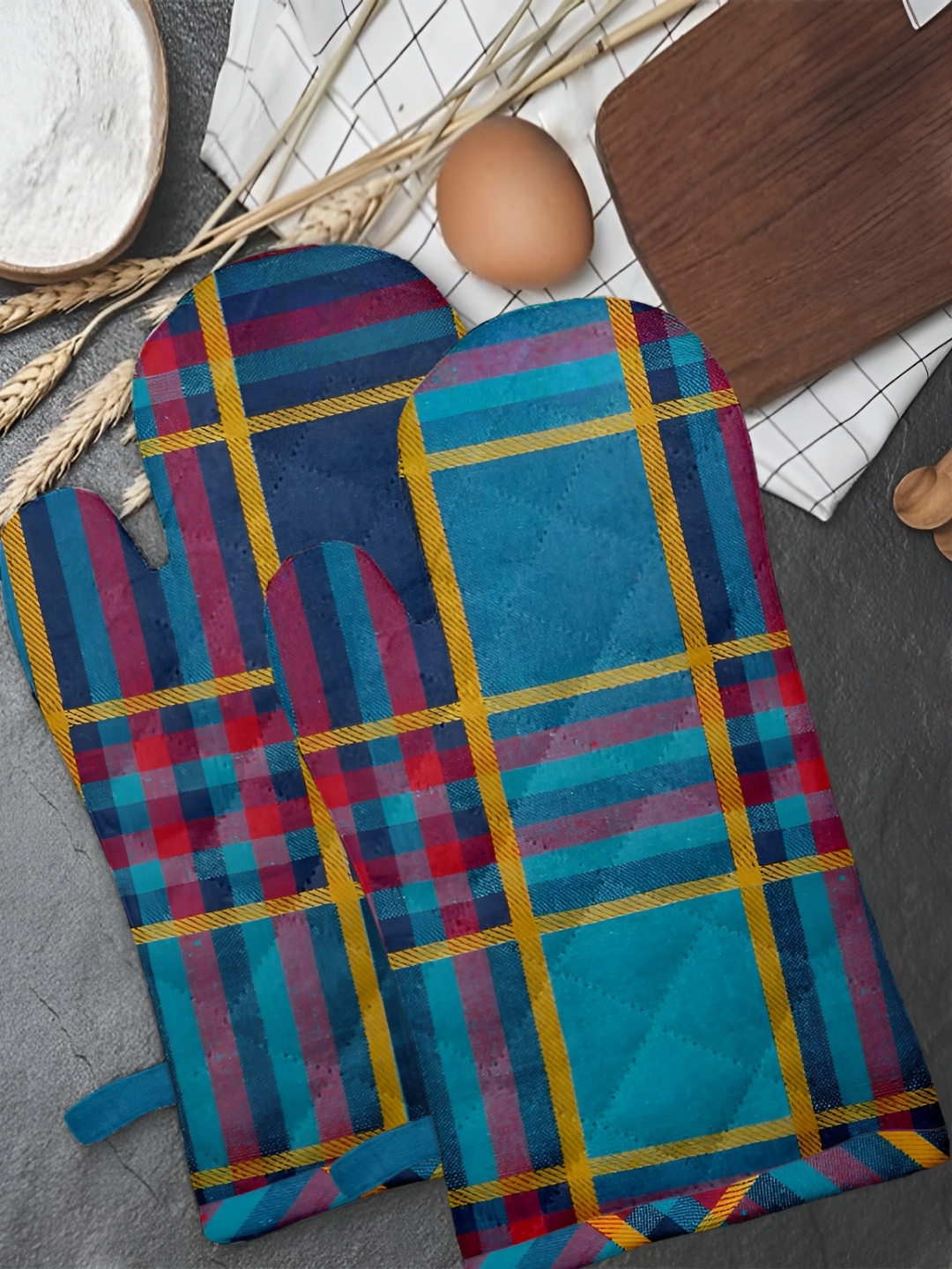 

Lushomes 2-Pcs Green Checked Cotton Heat Resistant Oven Gloves, Blue