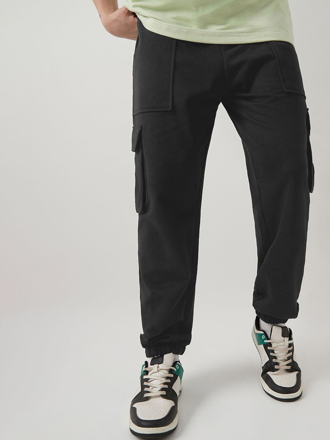 

Bewakoof AIR Oversized Mid- Rise Cargo Joggers, Black