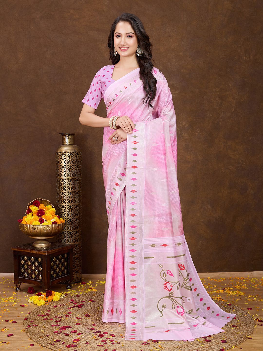 

Rekha Maniyar Khandua Silk Banarasi Saree, Pink