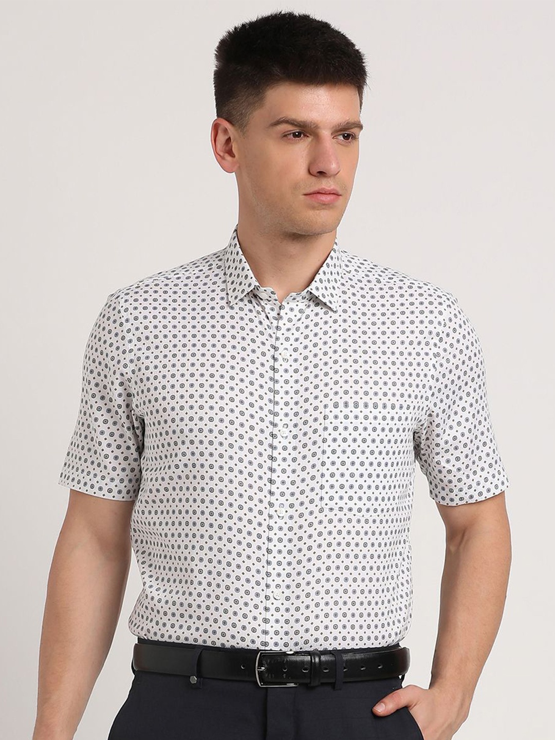 

Turtle Men Standard Opaque Printed Formal Shirt, Off white