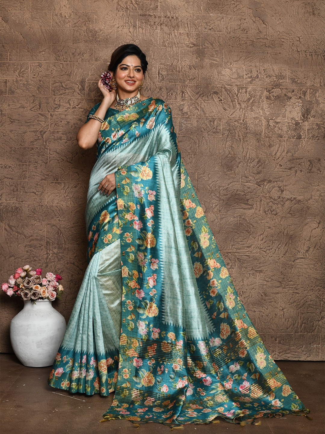 

Jinal & Jinal Floral Zari Pure Silk Handloom Banarasi Saree, Teal