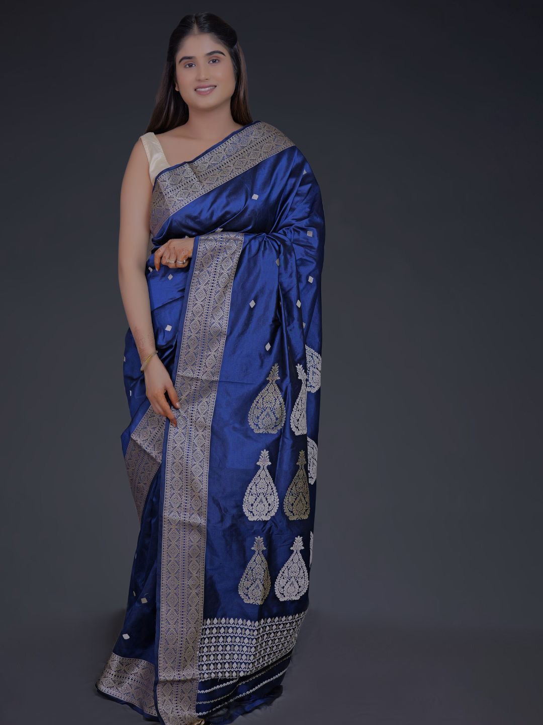 

Mayuri Silk Woven Design Zari Pure Silk Saree, Blue