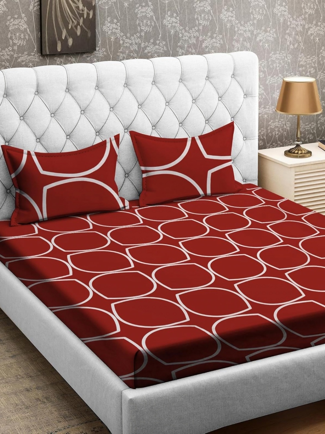 

Aura Maroon & White Geometric 144 TC Queen Bedsheet with 2 Pillow Covers