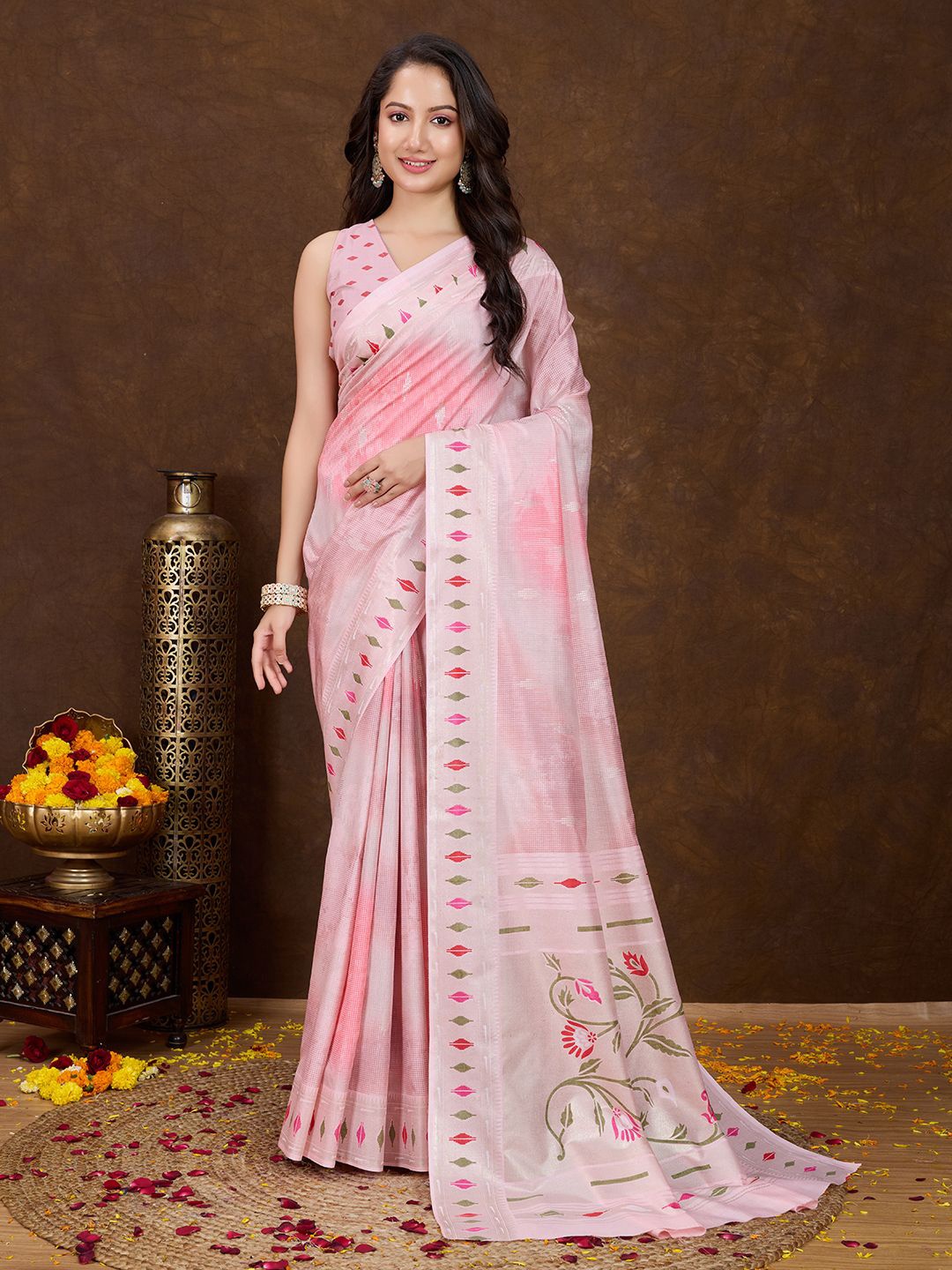 

Rekha Maniyar Ethnic Motifs Khandua Silk Banarasi Saree, Pink