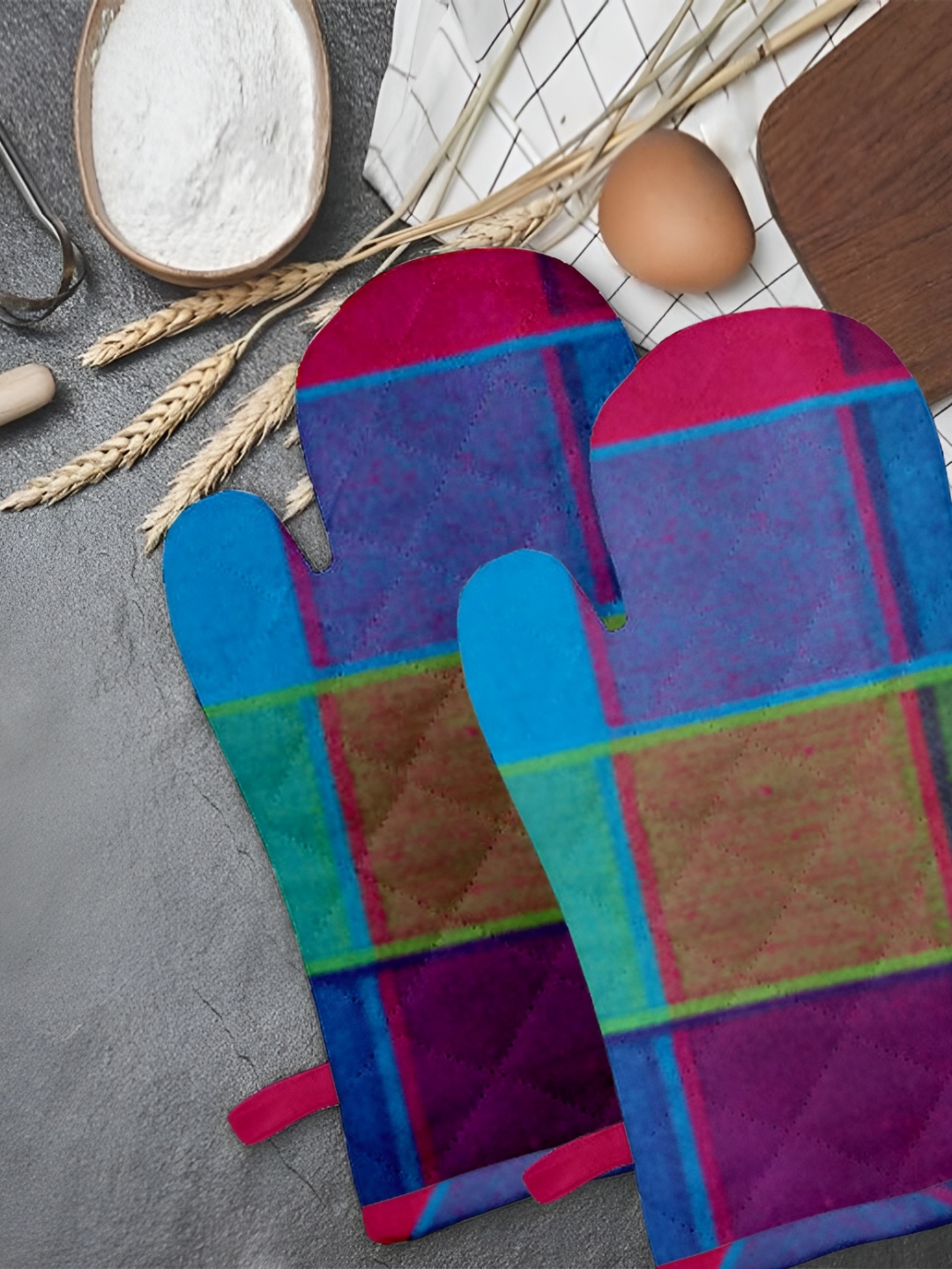 

Lushomes 2-Pcs Blue & Green Checked Cotton Heat Resistant Oven Gloves