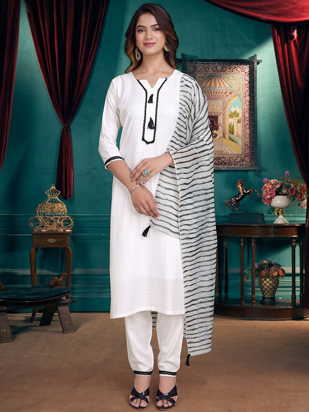 

zinzraa Women Regular Thread Work Kurta with Trousers & With Dupatta, White