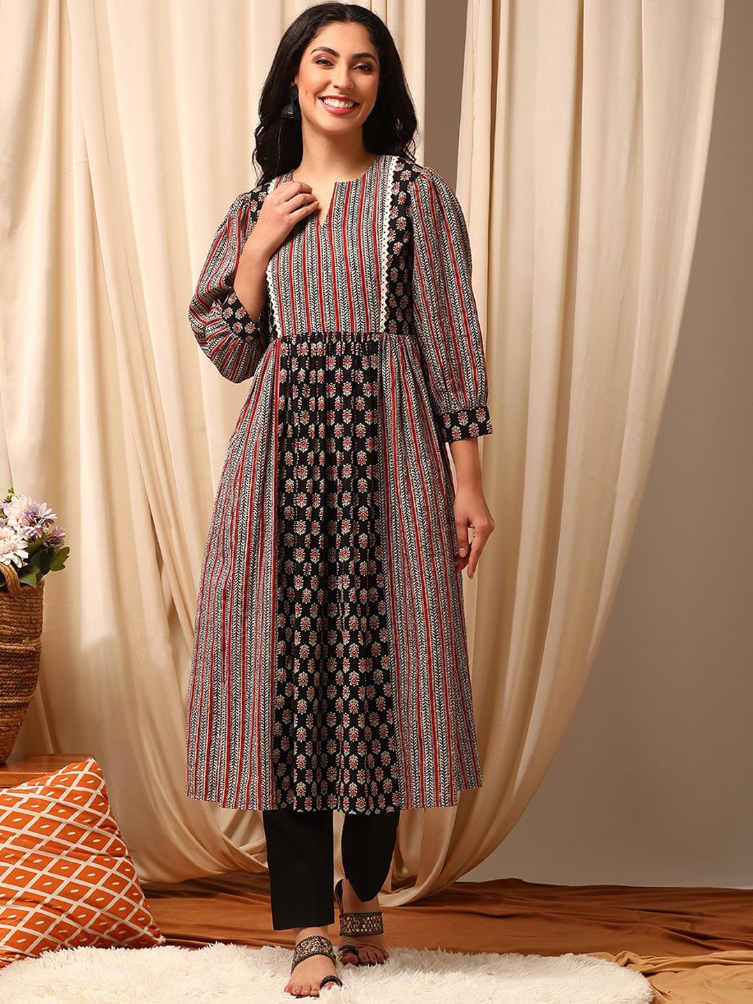 

MASSTANI BY INDDUS Women Floral Printed Gotta Patti Kurta, Black