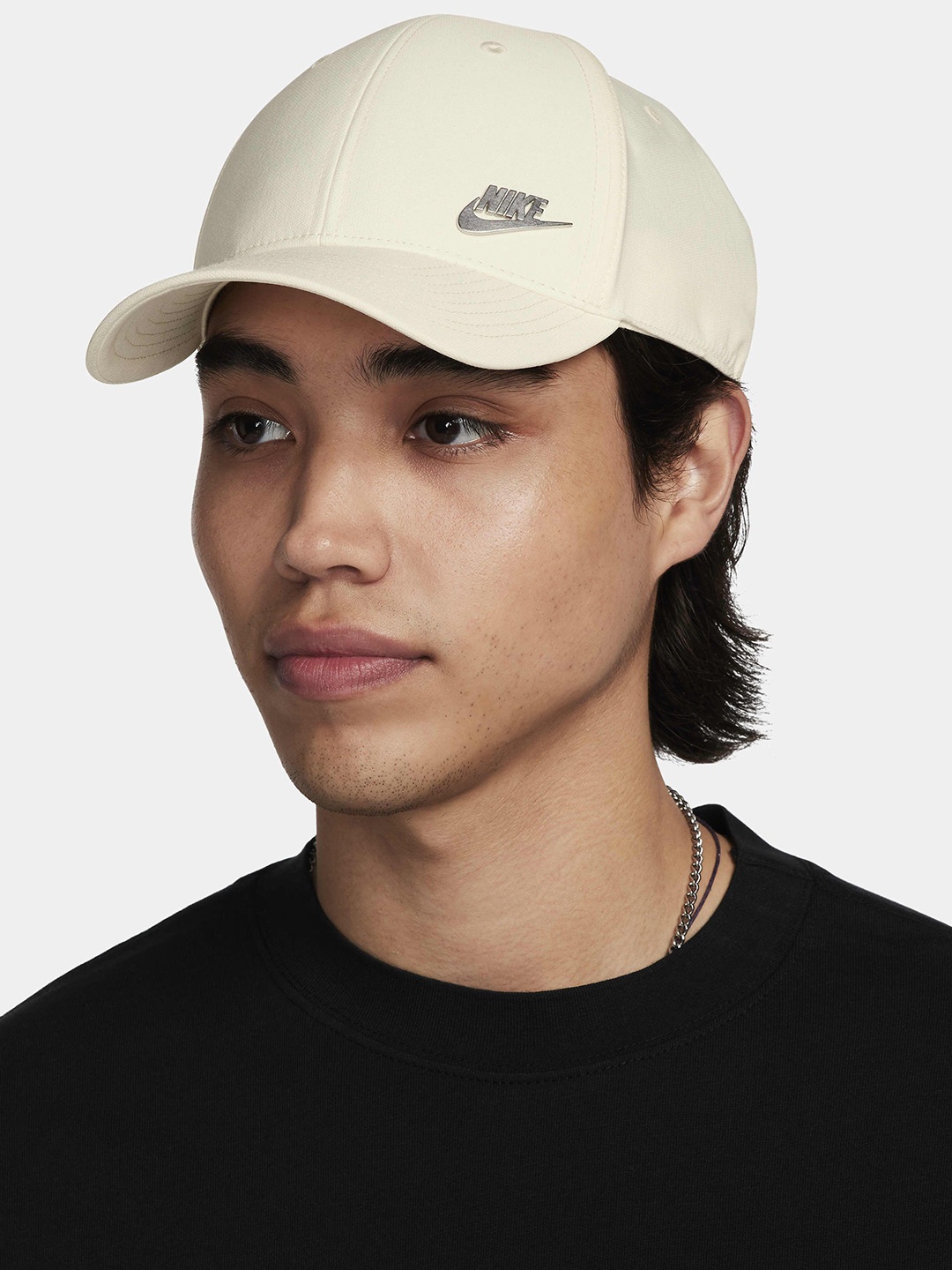 

Nike Unisex Dri-FIT Club Structured Metal Logo Cap, White