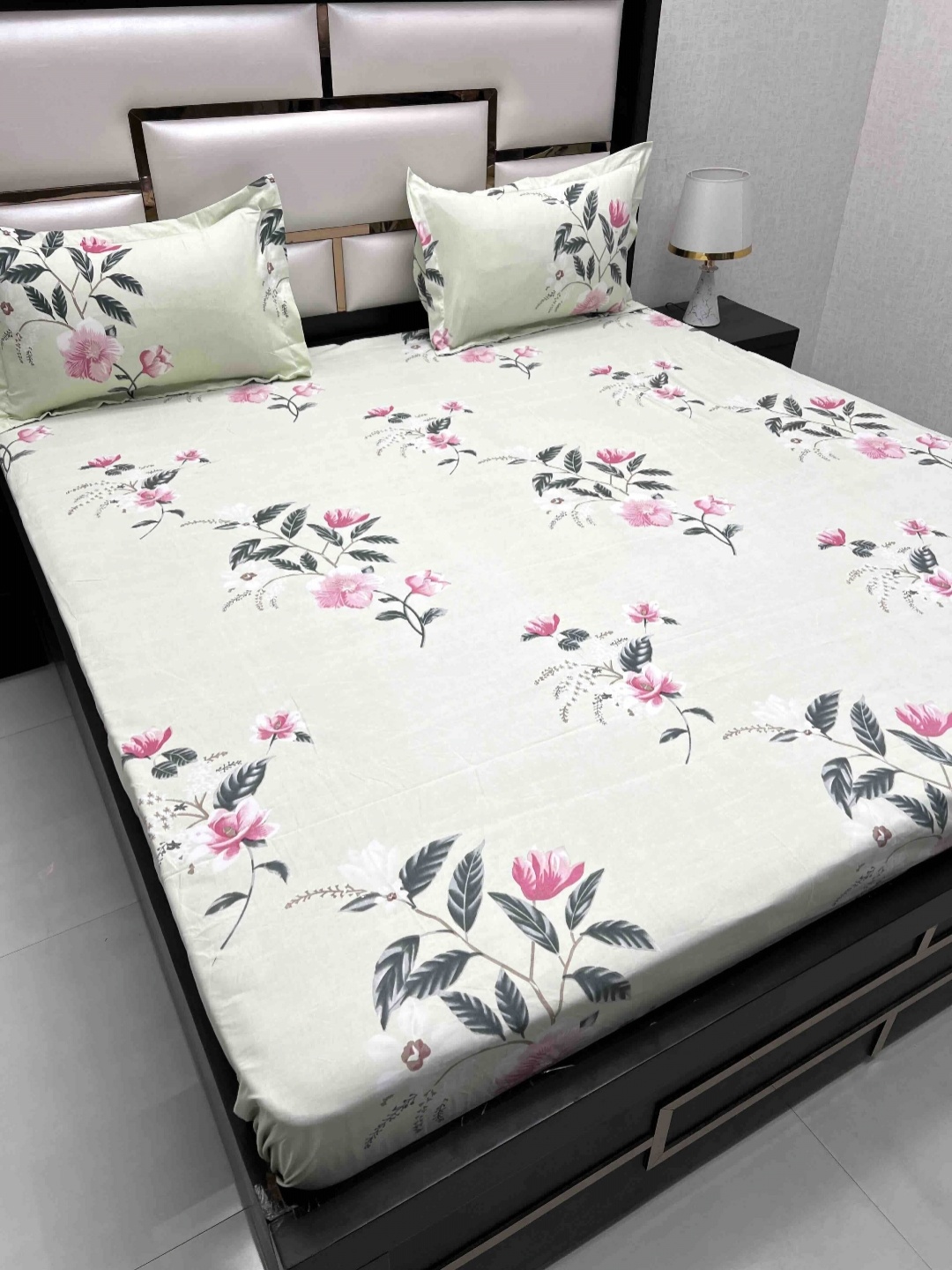 

Pure Decor Queen Size Double Bed Bedsheet With 2 Pillow Covers 2.28m X 2.54m, Green