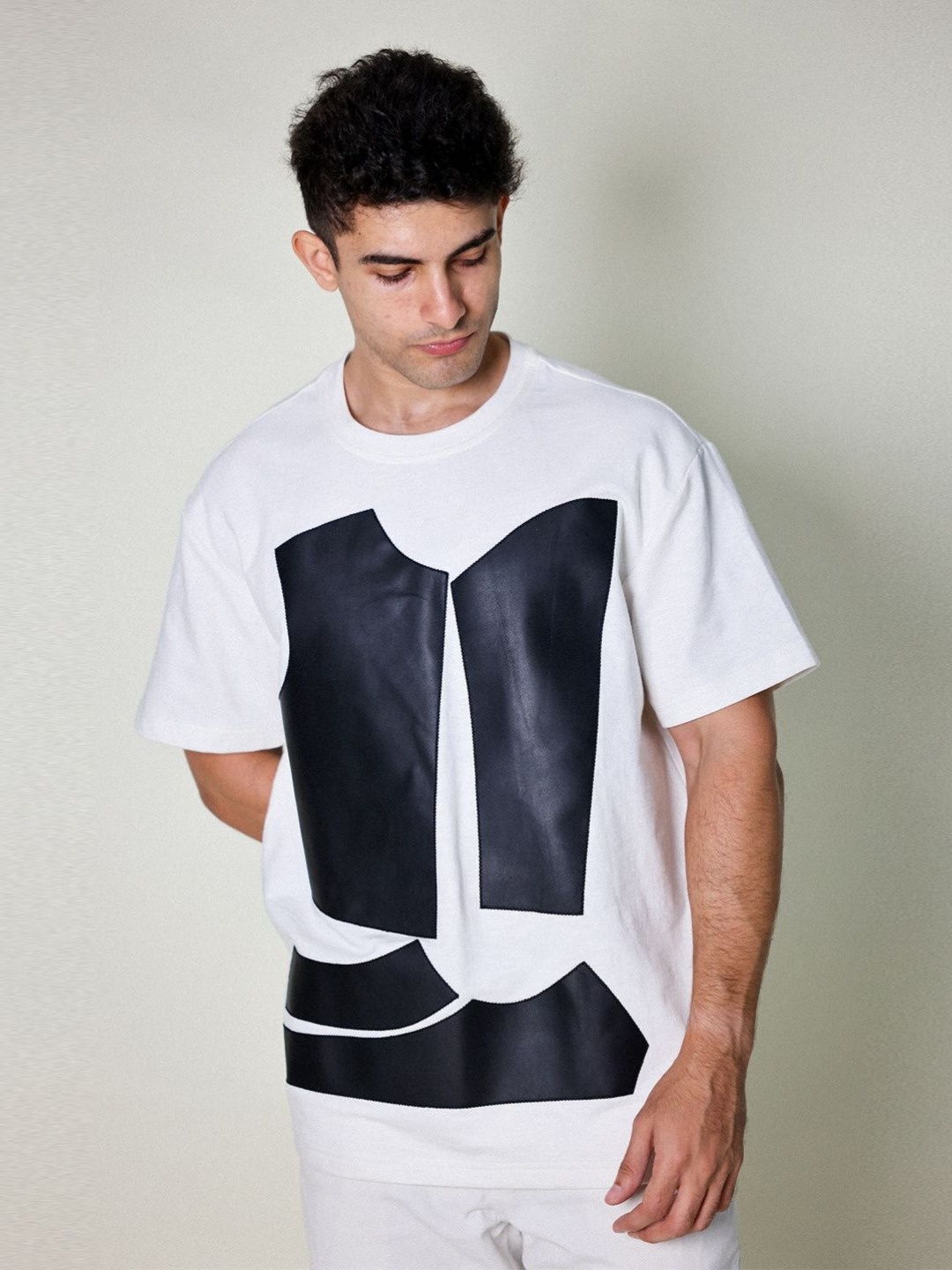 

Arya Giri Men Printed Pockets T-shirt, White