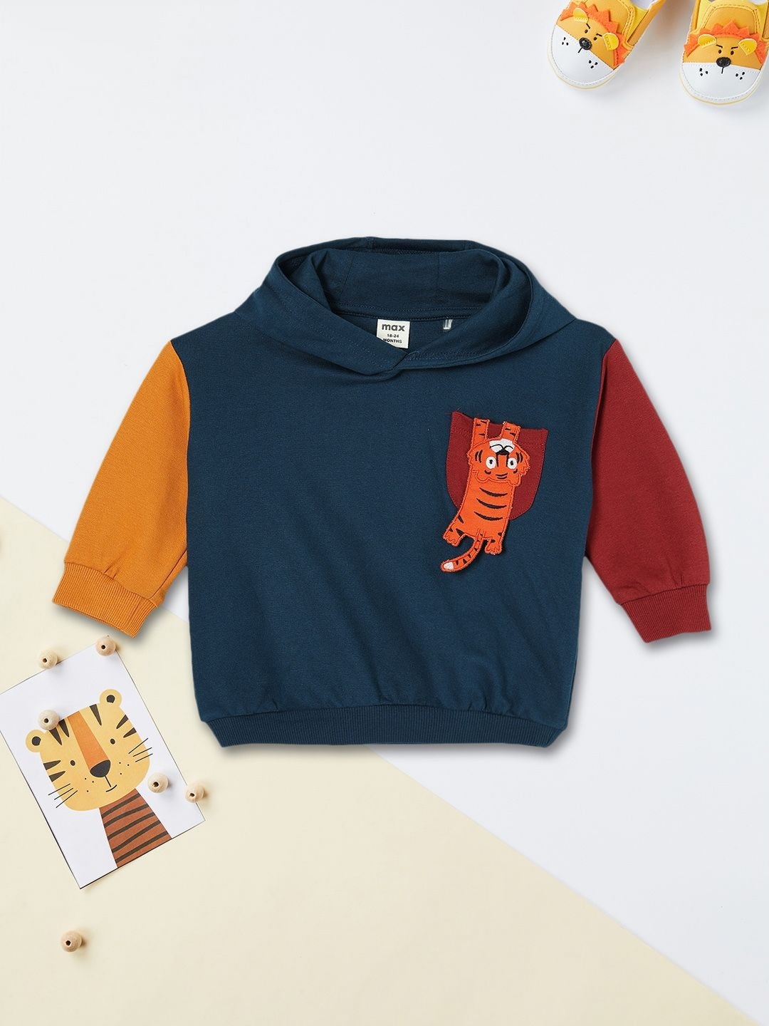 

max Boys Printed V-Neck Applique T-shirt, Multi