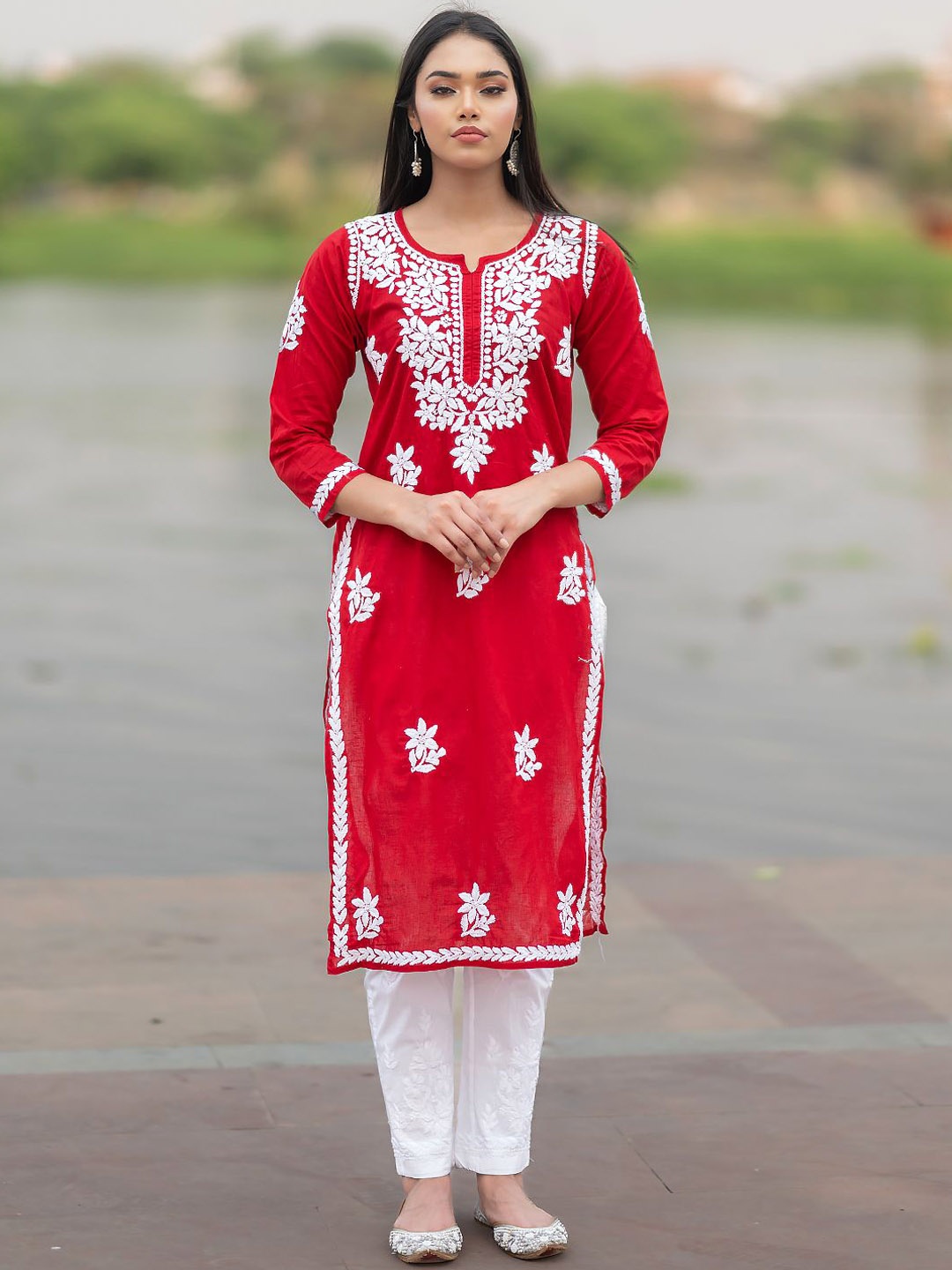 

The Chikan Label Floral Embroidered Round Neck Regular Chikankari Cotton Kurta, Red